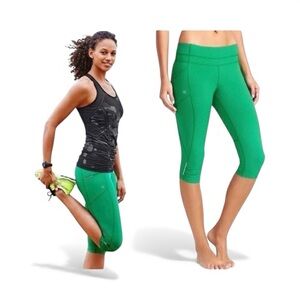 ATHLETA Green Dobby Be Free Knicker Capri Athletic Legging Size Small Workout